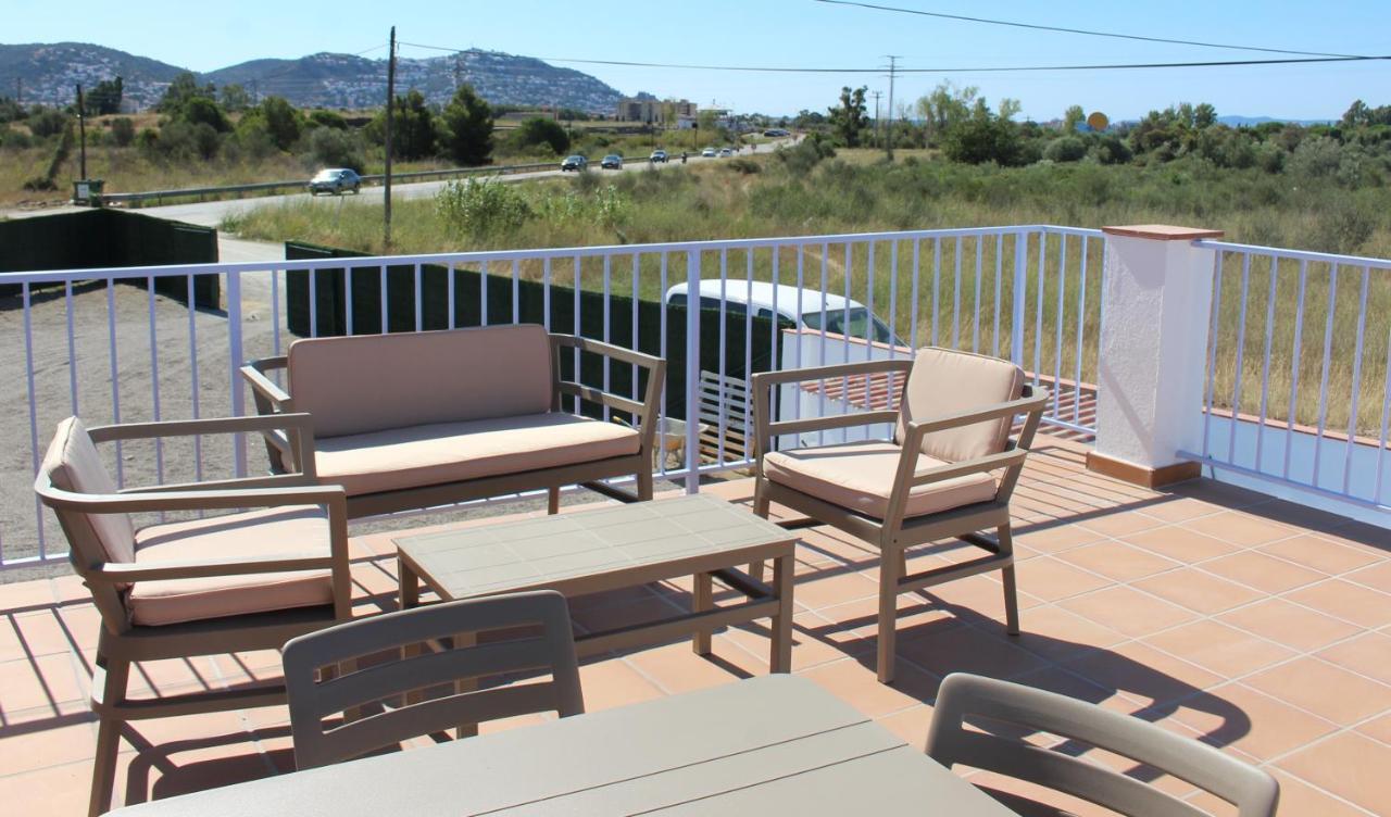 Villa La Costa - 3 Apartamentos Turisticos Росас Экстерьер фото